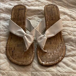 Thong heeled sandals